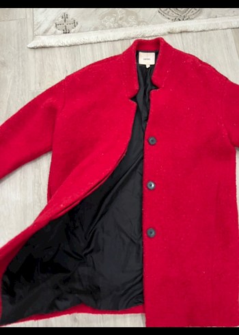 Kırmızı Düğmeli Uzun Kaban - Görsel 3