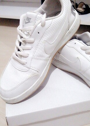 Nike beyaz ayakkabı 
