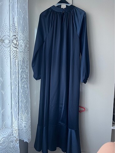 xl Beden Saten tesettür abiye. L beden uyumludur. 1 kez kullanılmıştır