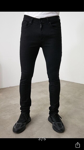 TRENDYOL MAN SOLMAYAN SİYAH JEAN