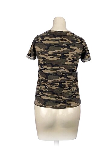 s Beden PreLoved T-shirt %70 İndirimli.