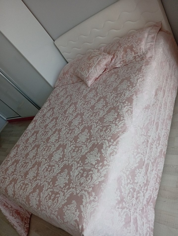 Pastel Pembe Desenli Yatak Örtüsü - Görsel 2