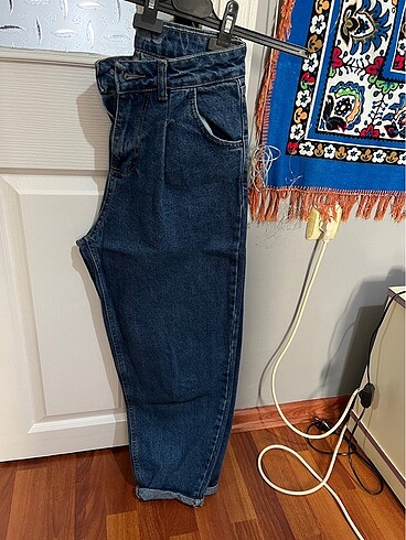 Kot mom Jean