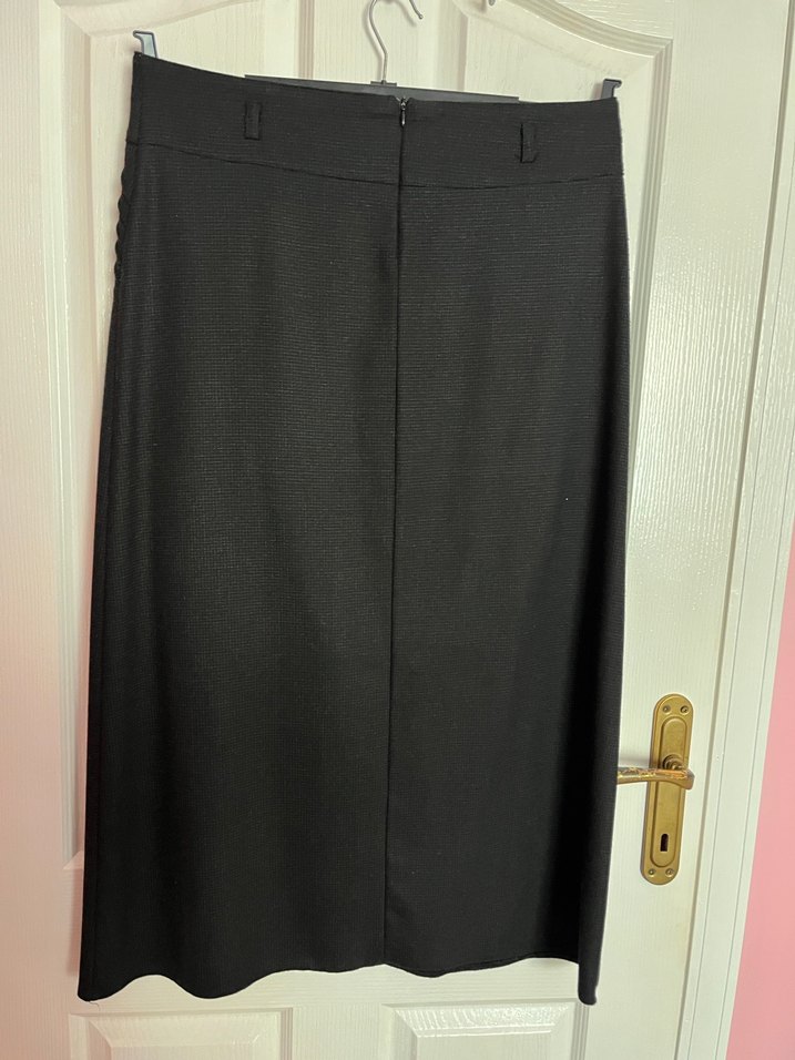 Siyah Piliseli Uzun Kadın Etek - Görsel 3