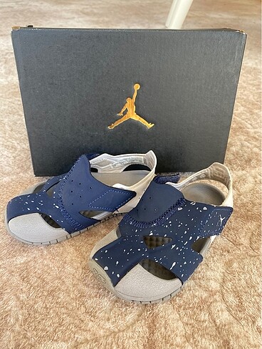 22 Beden mavi Renk Nike jordan bebek sandalet