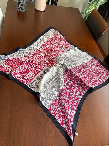Cacharel twill ipek eşarp