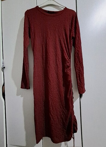 BORDO KALEM YANDAN BÜZGÜLÜ ELBİSE