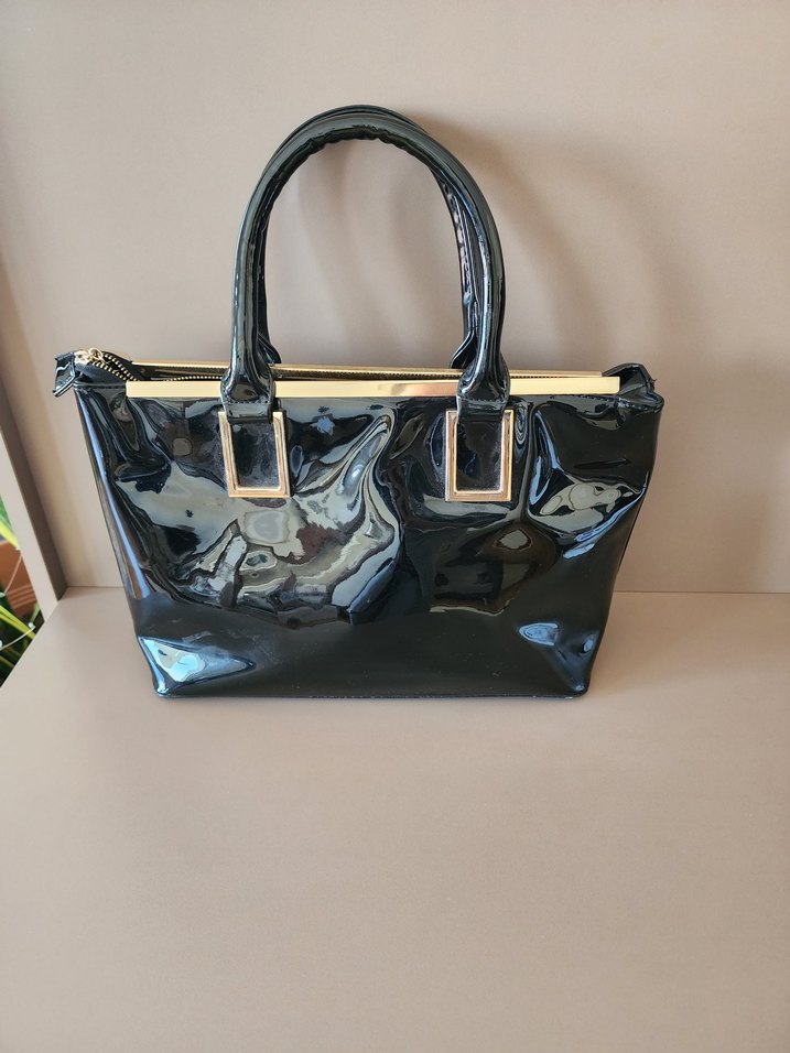 Siyah Parlak Deri Kadın Çanta - Görsel 2