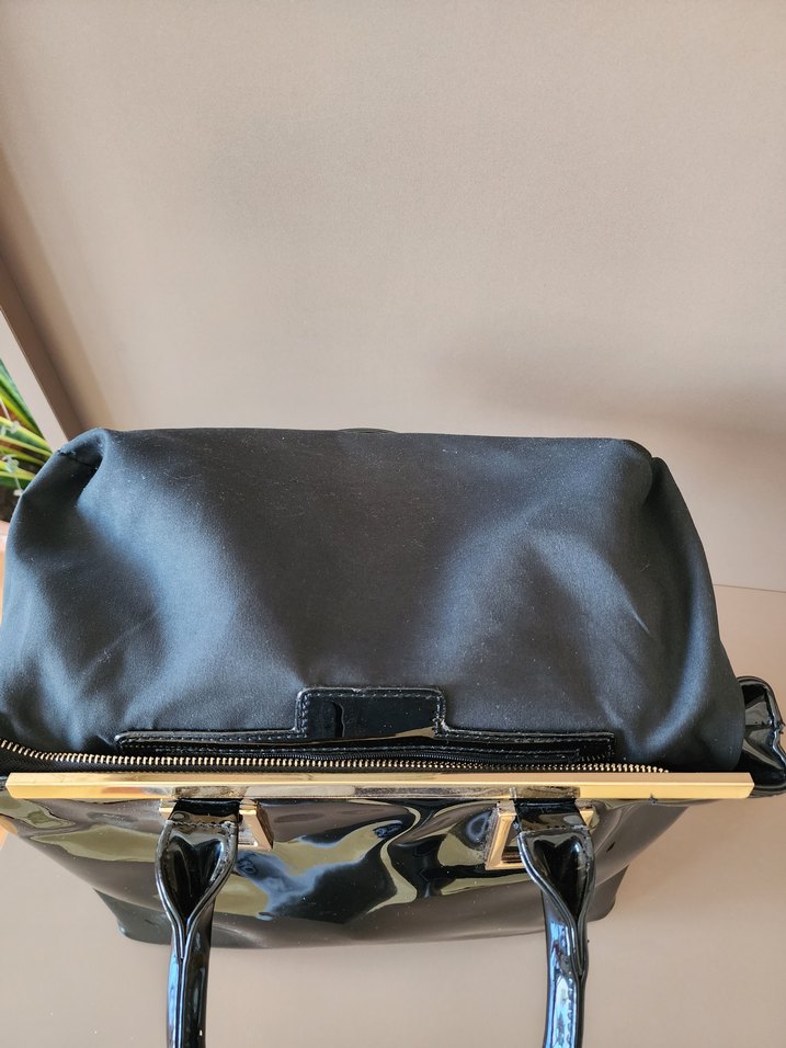 Siyah Parlak Deri Kadın Çanta - Görsel 3