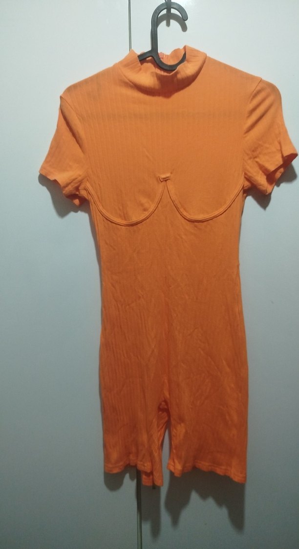 Turuncu Yüksek Yakalı Kısa Kollu Tulum - Görsel 2