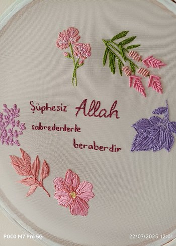 Beden Pembe Nakışlı Pastel Allah Yazılı Duvar Süsü