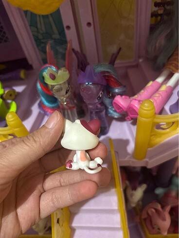  Miniş