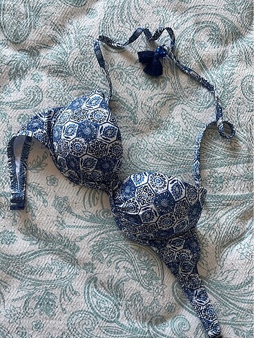 Penti bikini üstü