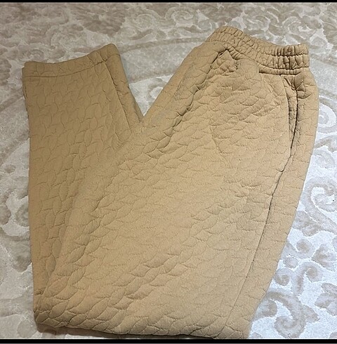 Kapitone görünümlü pantolon