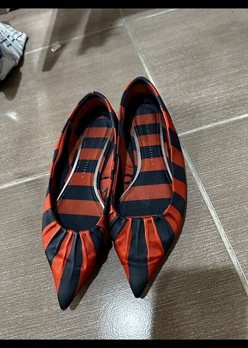 Zara Kırmızı Siyah Çizgili Stiletto babet Kadın Babet