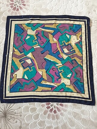 Aker eşarp