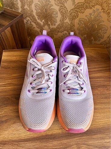 40 Beden Skechers sıfıra çok yakın ayakkabı