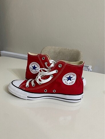 37 Beden kırmızı Renk Kırmızı converse