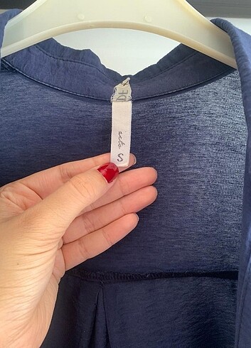 3 farklı bluz gömlek bulunmaktadır - Görsel 6