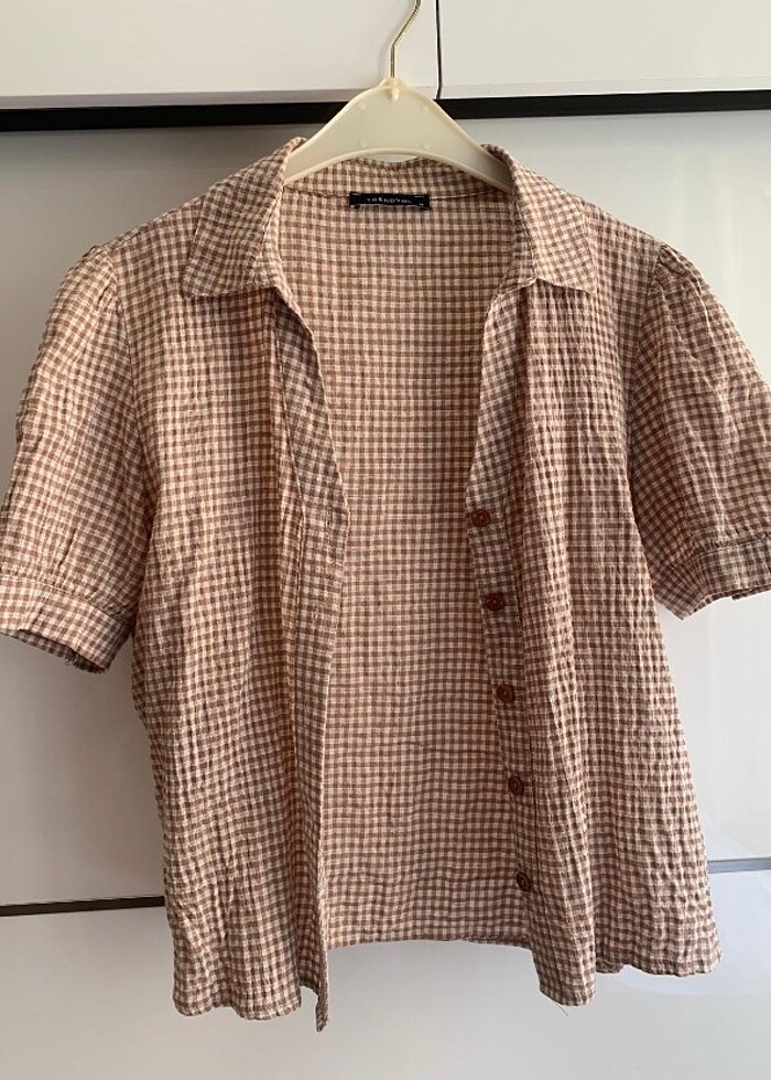 3 farklı bluz gömlek bulunmaktadır - Görsel 3