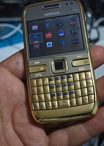 Altın Renk Nokia E72