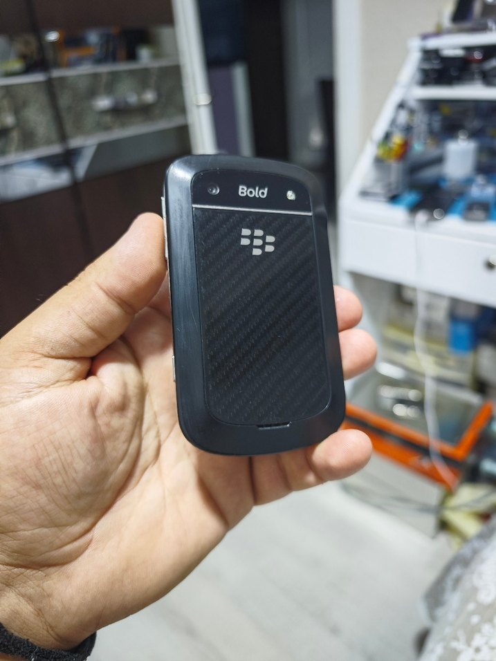 Siyah BlackBerry QWERTY Telefon - Görsel 2