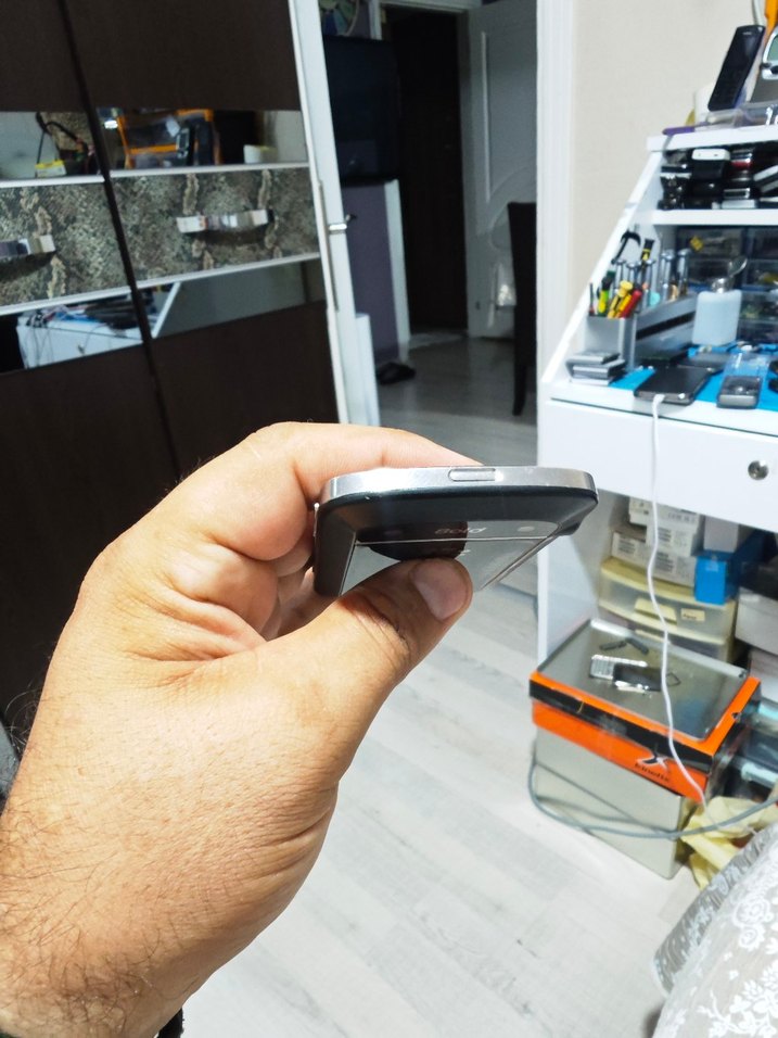 Siyah BlackBerry QWERTY Telefon - Görsel 3