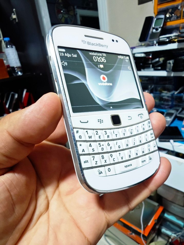 Beyaz BlackBerry Q10 Klavyeli Telefon - Görsel 2