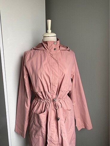 Pembe yağmurluk