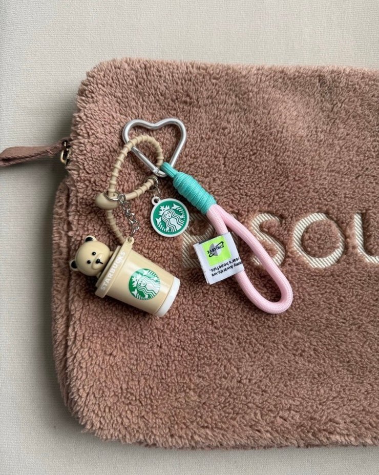Starbucks figürlü ayıcıklı çanta charmı - Görsel 2