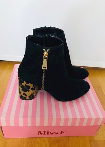 Zara Siyah Süet Zebra Topuklu Kadın Bot