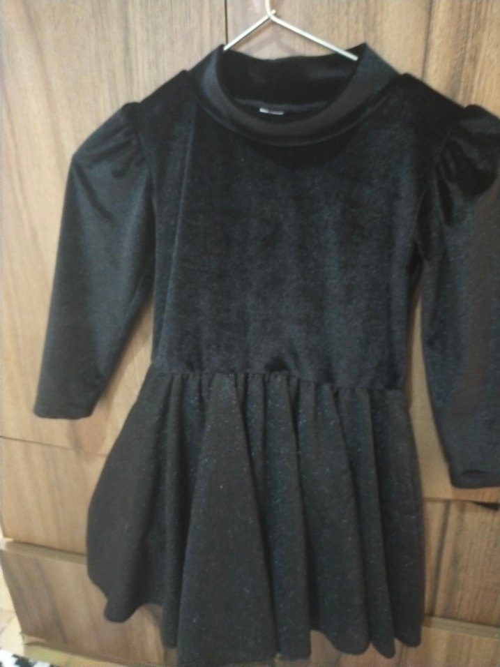 Kız Çocuk Siyah Uzun Kollu Fırfırlı kadife Elbise - Görsel 2