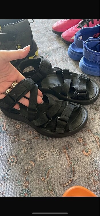 Zara sandalet yeni gibi