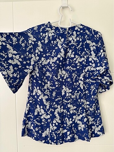 38 Beden mavi Renk H&M çiçekli bluz