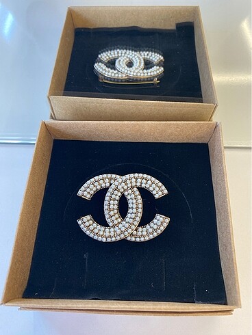 Diğer Chanel Logo Broş