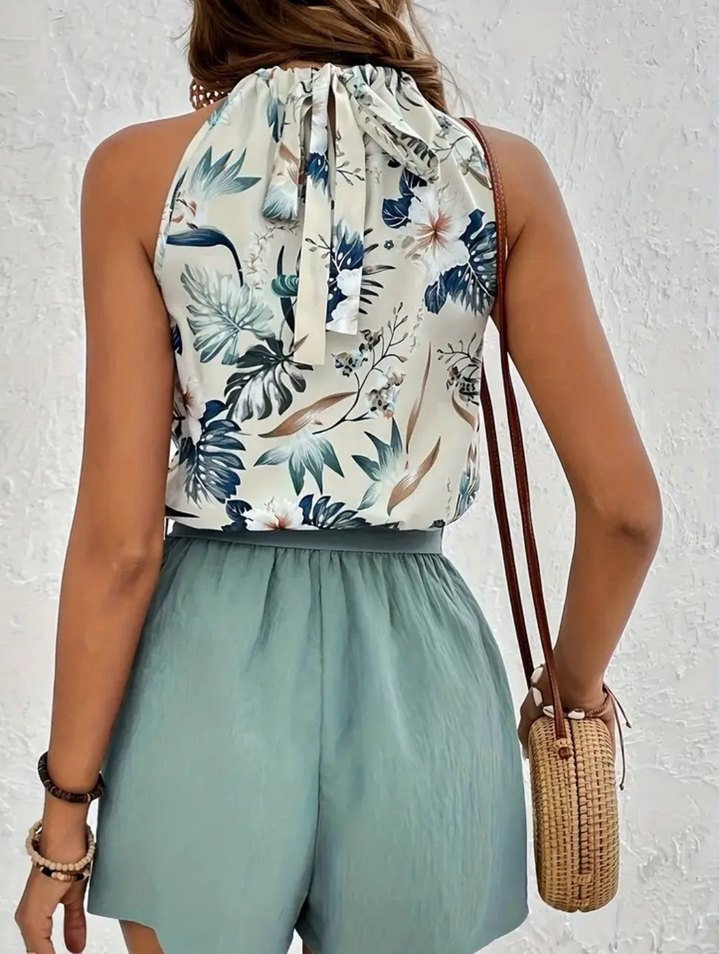 Desenli Tropikal Halter Üst ve Yüksel Bel Şort - Görsel 2