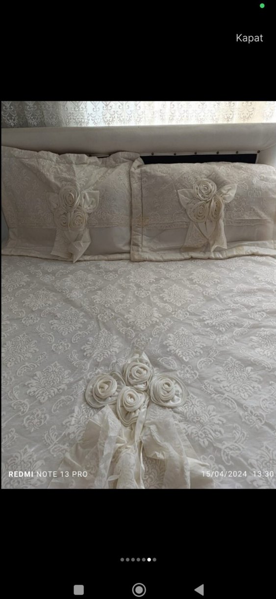 Nakışlı Beyaz Yatak Örtüsü - Görsel 4