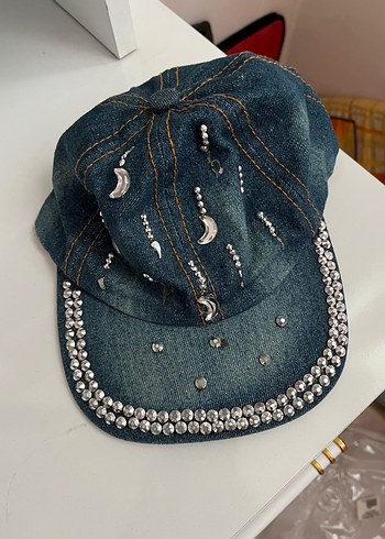 Pul İşlemeli Mavi Denim Kadın Şapka