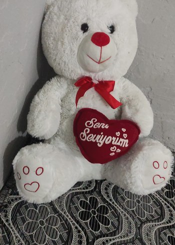 Beden Kırmızı Kalpli Beyaz Peluş Ayı
