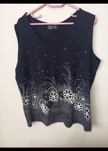 Boncuk İşlemeli Siyah Kolsuz Mini Bluz
