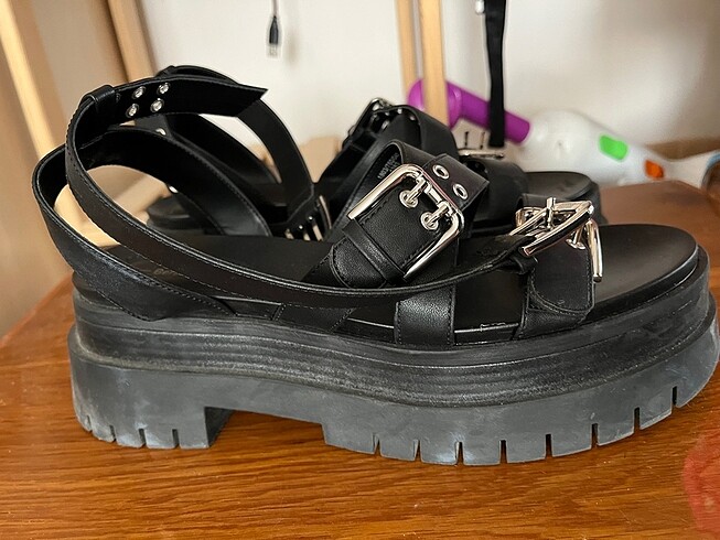 40 Beden bershka topuklu sandalet