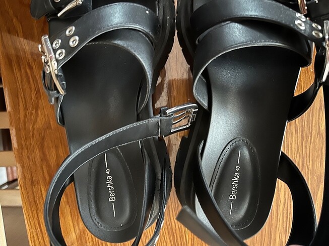 40 Beden siyah Renk bershka topuklu sandalet