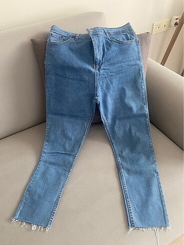 Banderas and oil marka jean