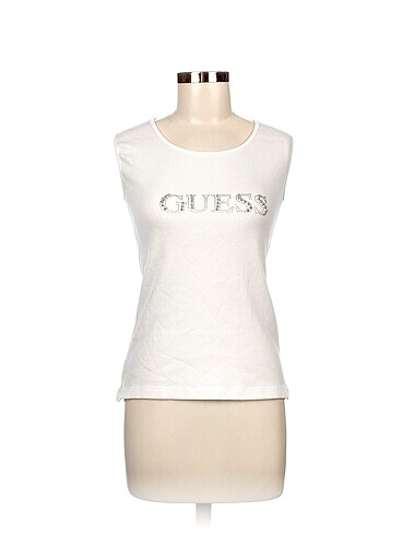 Guess T-shirt %70 İndirimli.