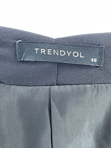 40 Beden siyah Renk Trendyol & Milla Blazer %70 İndirimli.