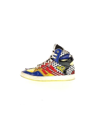 Adidas Spor Ayakkabı %70 İndirimli.