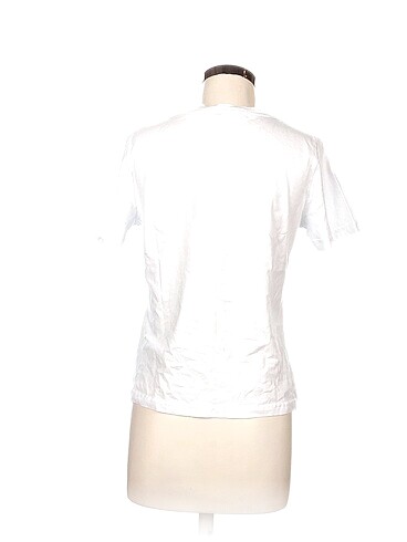 l Beden Guess T-shirt %70 İndirimli.
