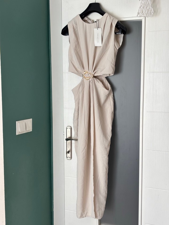 Bej Drapeli Kolsuz Uzun Keten Elbise - Görsel 2