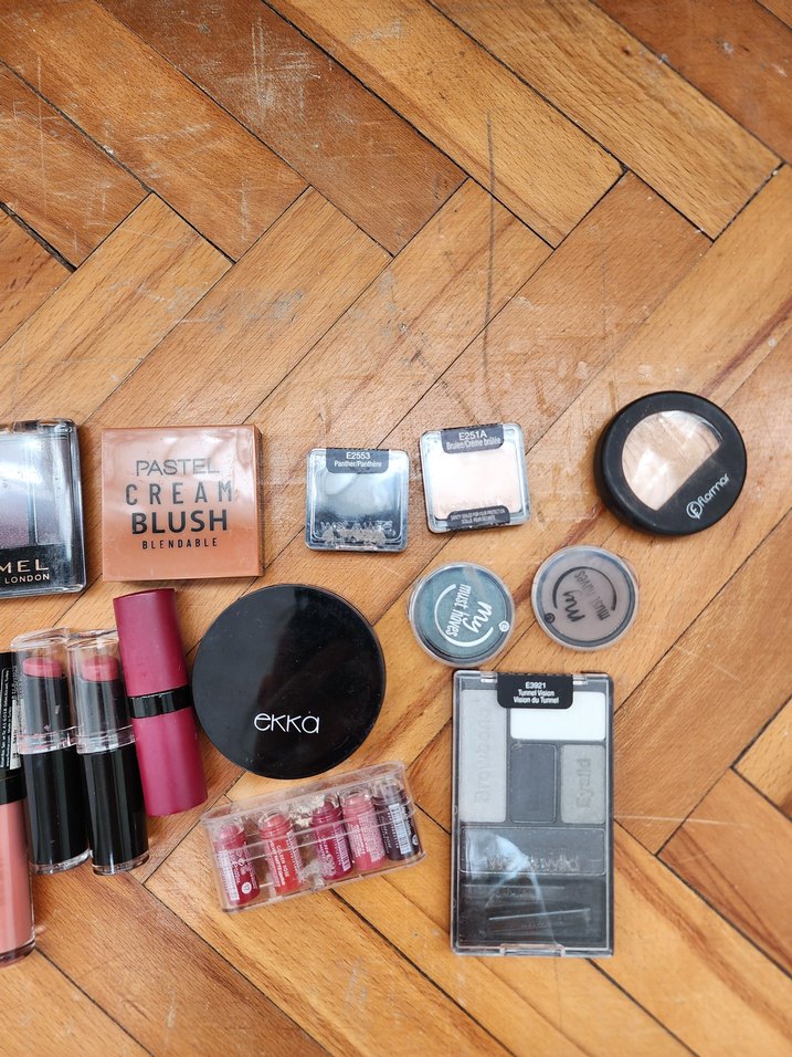 Bej Tonlarda Krem Allık ve Makyaj Seti - Görsel 3