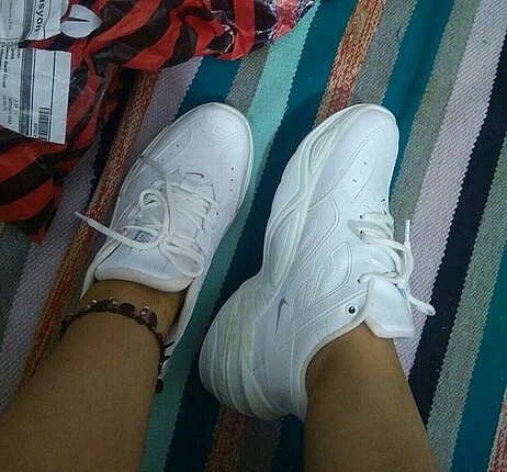 beyaz ayakkabı 